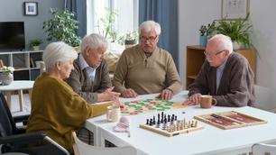 Actividades recreativas que cuidan la memoria y el ánimo en adultos mayores